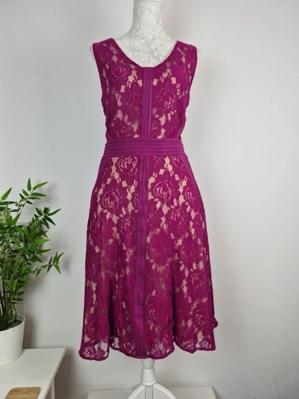 Sleeveless Lace Maxi Dress in Magenta
